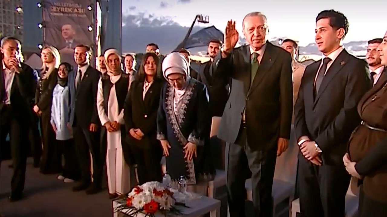 Hepsi aynı gün doğdu! AK Parti ile yaşıt 25 genç Cumhurbaşkanı Erdoğan ile buluştu 