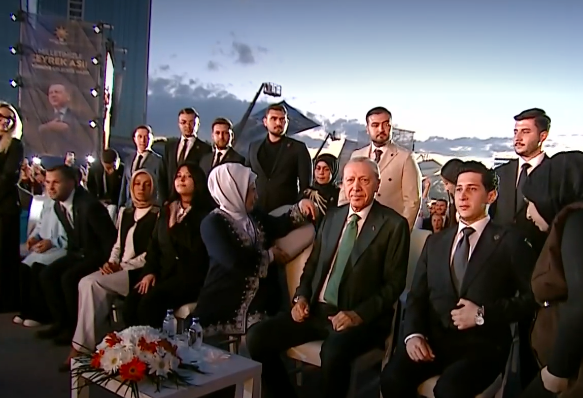 Hepsi aynı gün doğdu! AK Parti ile yaşıt 25 genç Cumhurbaşkanı Erdoğan ile buluştu