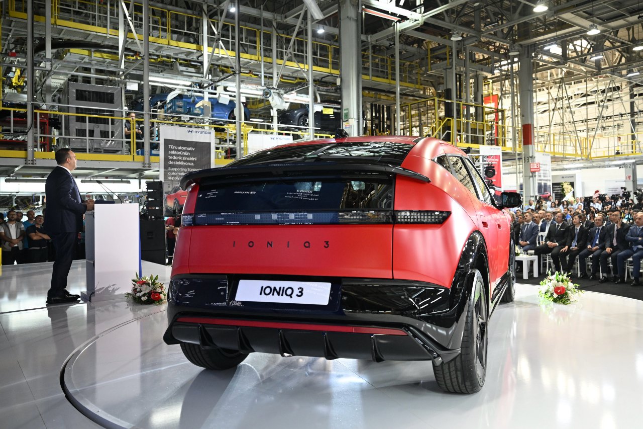 Hyundai IONIQ 3 Kocaeli'de banttan indi: İşte Türkiye'de üretilen ilk yabancı elektrikli araç!