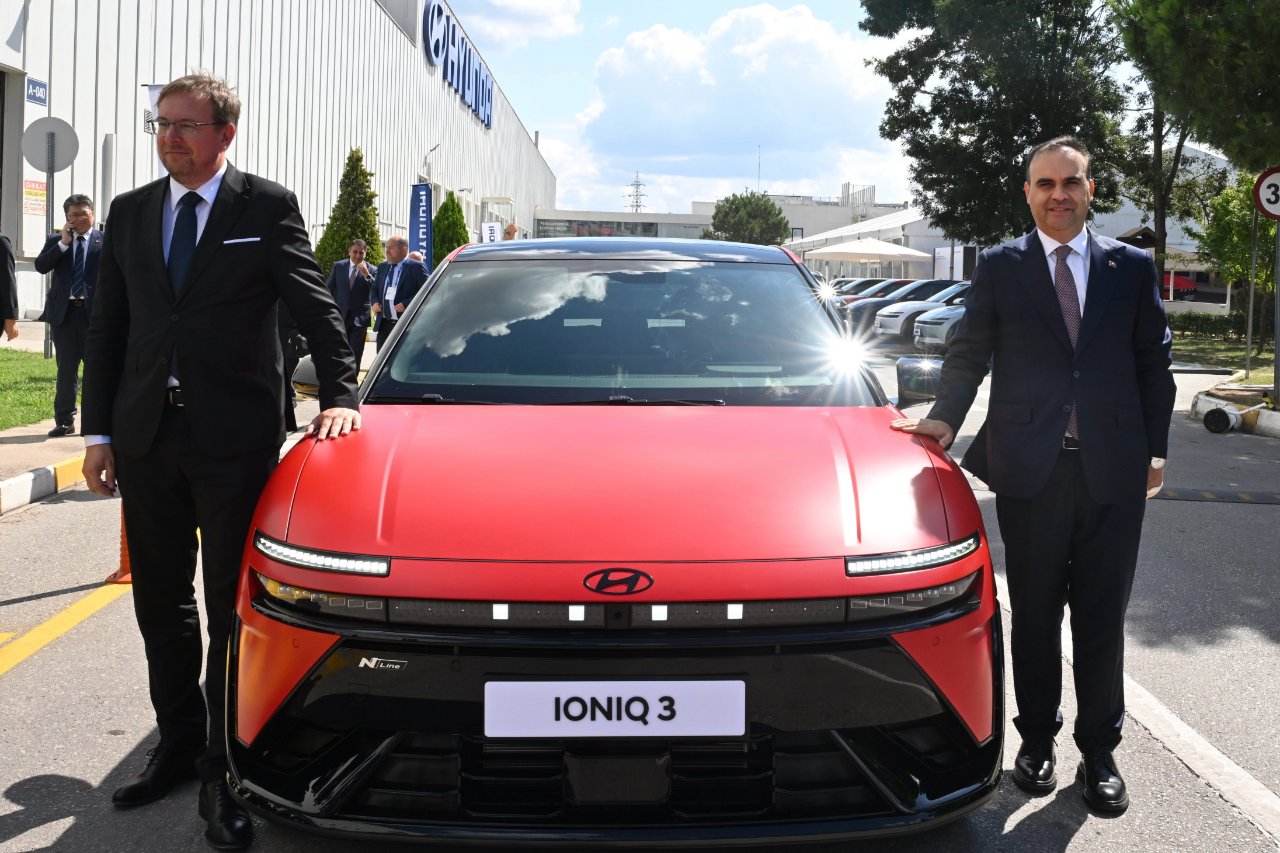 Hyundai IONIQ 3 Kocaeli'de banttan indi: İşte Türkiye'de üretilen ilk yabancı elektrikli araç!