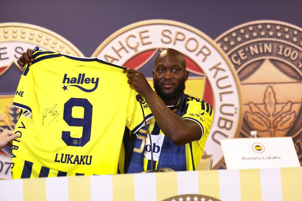 Romelu Lukaku, Fenerbahçe'de 9 numaralı formayı giyecek.