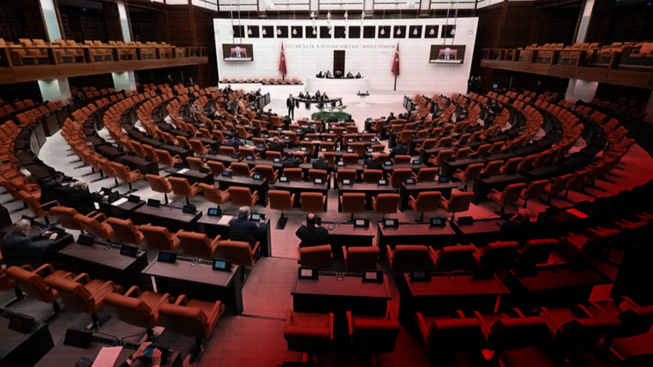 Meclis'te sandalye dağılımı değişti! İşte partilerin yeni milletvekili sayıları... Aradaki fark dikkat çekti