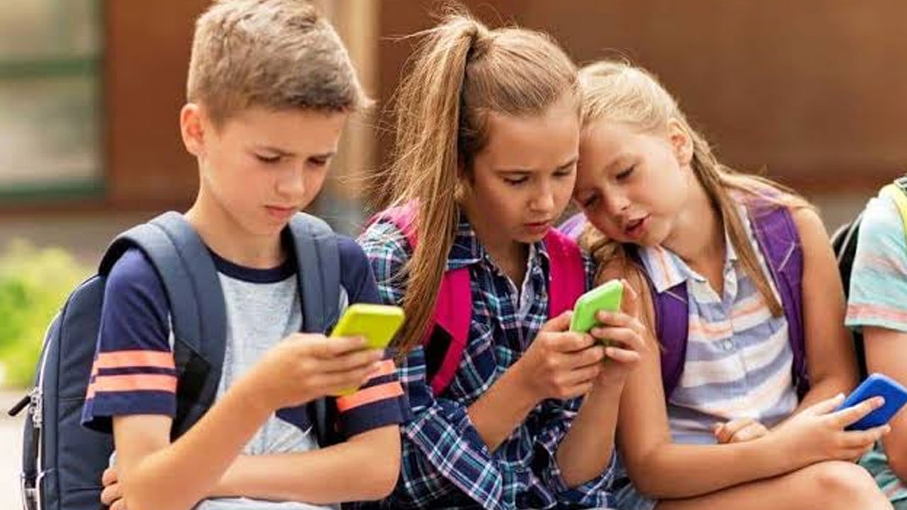Meta, Avustralya’da 756 bin sosyal medya hesabını kapattı! 16 yaş altı kullanıcılara ait