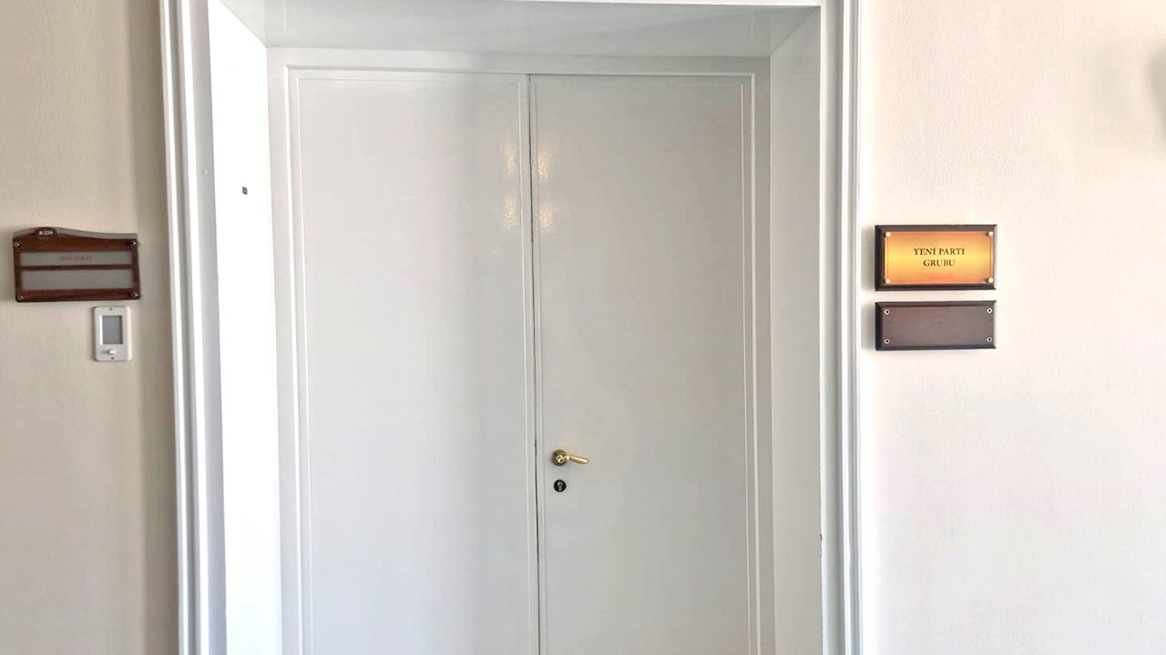 Özel'in odası Yeni Parti'de kaldı: Yan yana çalışacaklar