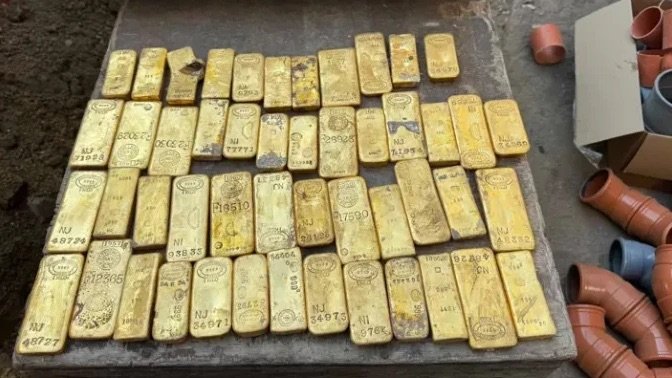 Tadilattaki binanın duvarından yaklaşık 500 milyon TLlik altın fışkırdı! Görenler inanamadı, vatandaş akın etti