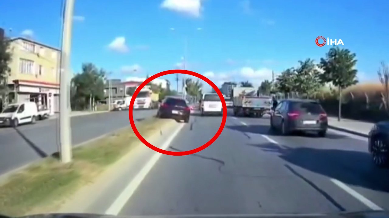 Arnavutköy'de peş peşe kazalar! O anlar araç kameralarına böyle yansıdı