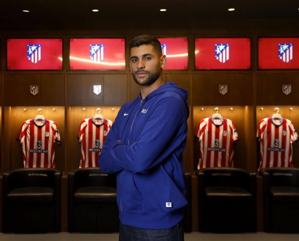 Cristian Romero,  Tottenham'da oynadığı dönemde 6 kırmızı kart gördü.