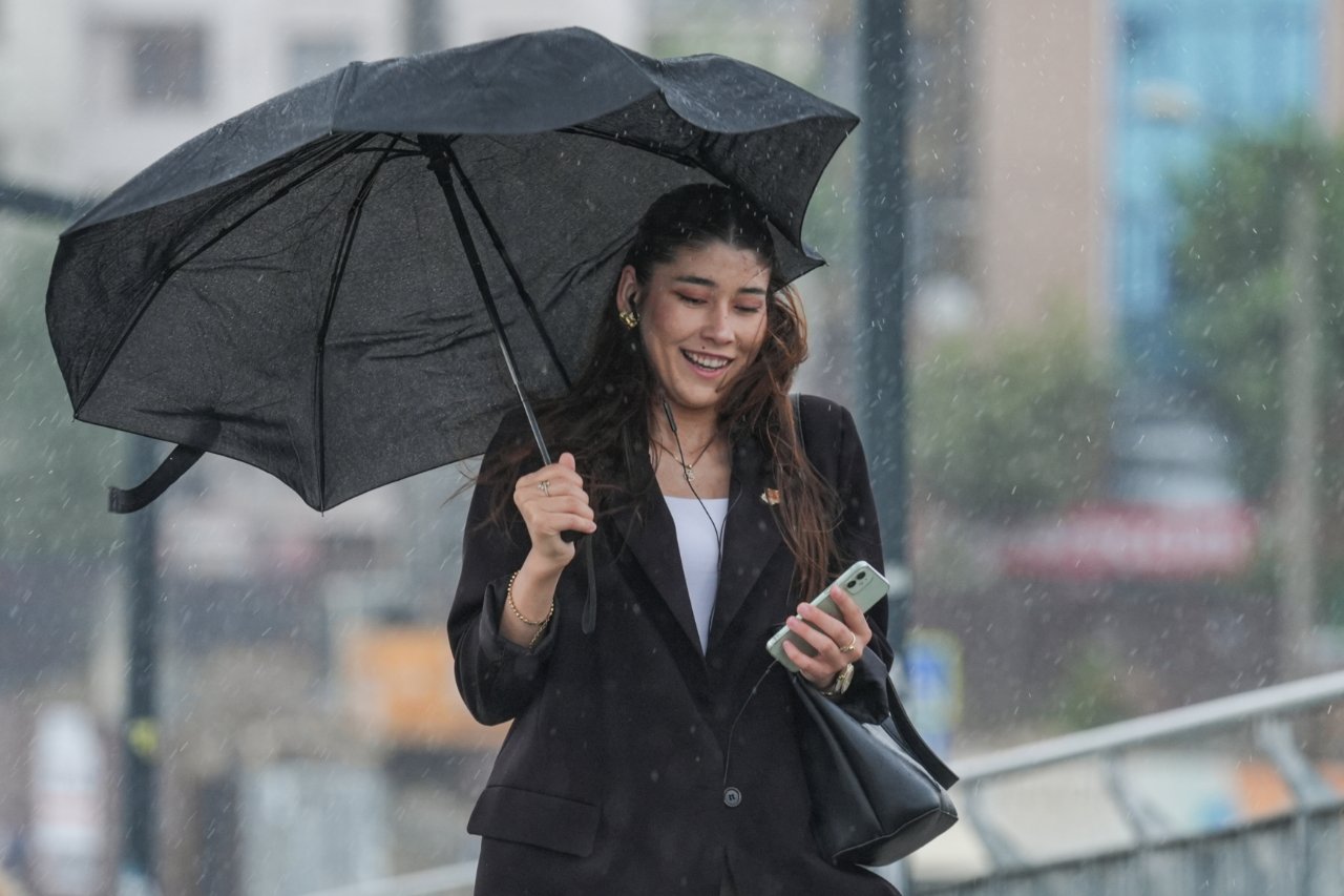 Bu kez Balkanlardan geliyor! Meteoroloji ve AKOM uyardı: Kuvvetli yağış ve fırtına geliyor!