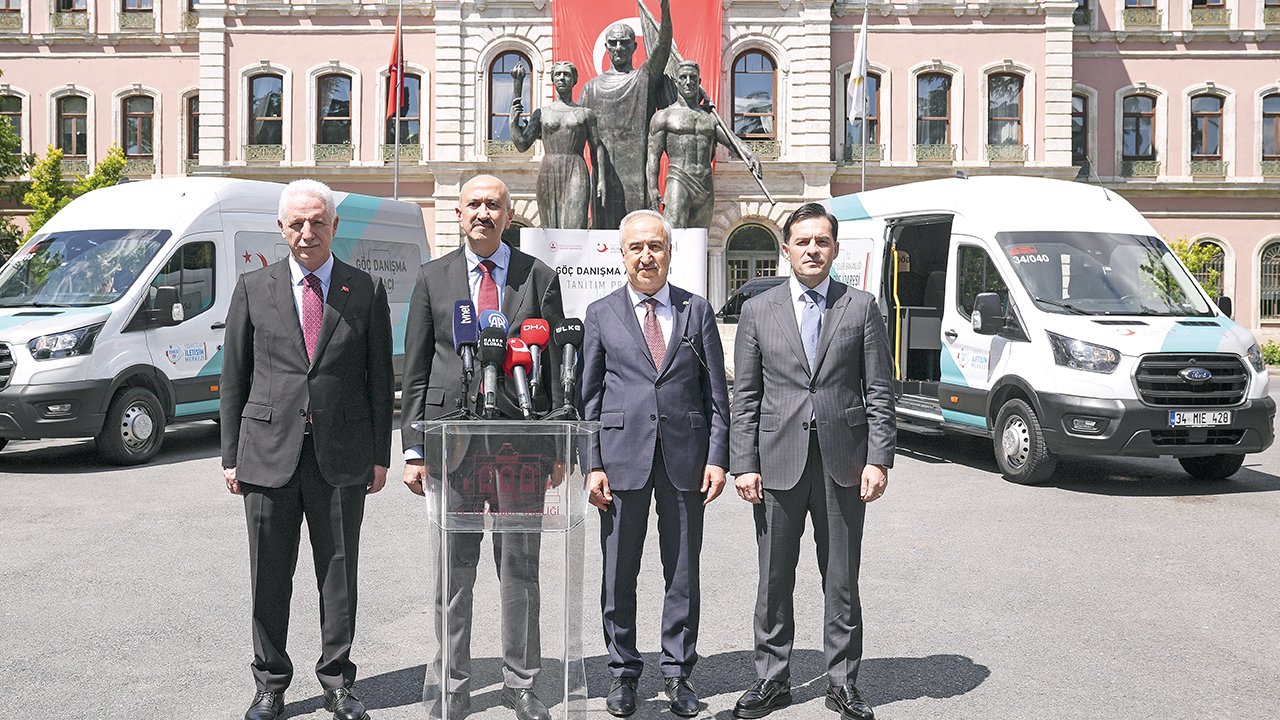 Bürokratik işlemler daha hızlı yapılacak: Yabancı öğrenciye mobil kolaylık