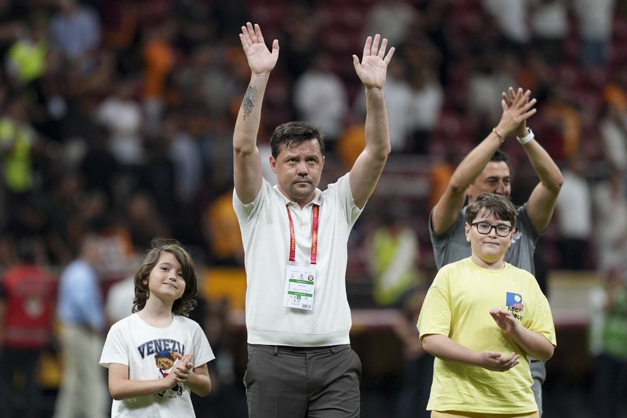 Galatasaray ile Arca Çorum FK, RAMS Park’ta karşılaştı. Çorum FK Teknik Direktörü Uğur Uçar, maçın ardından deplasman tribününü selamladı.