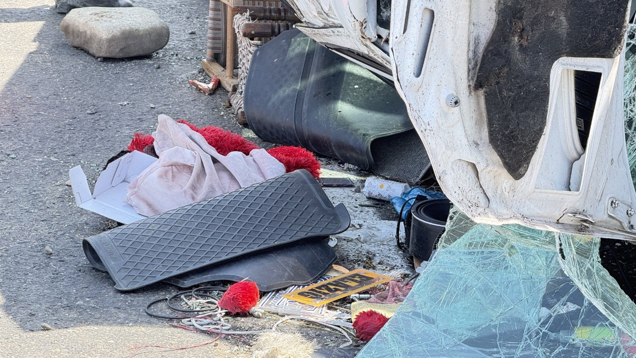 Diyarbakırda minibüs devrildi! 3 kişi öldü, çok sayıda yaralı var