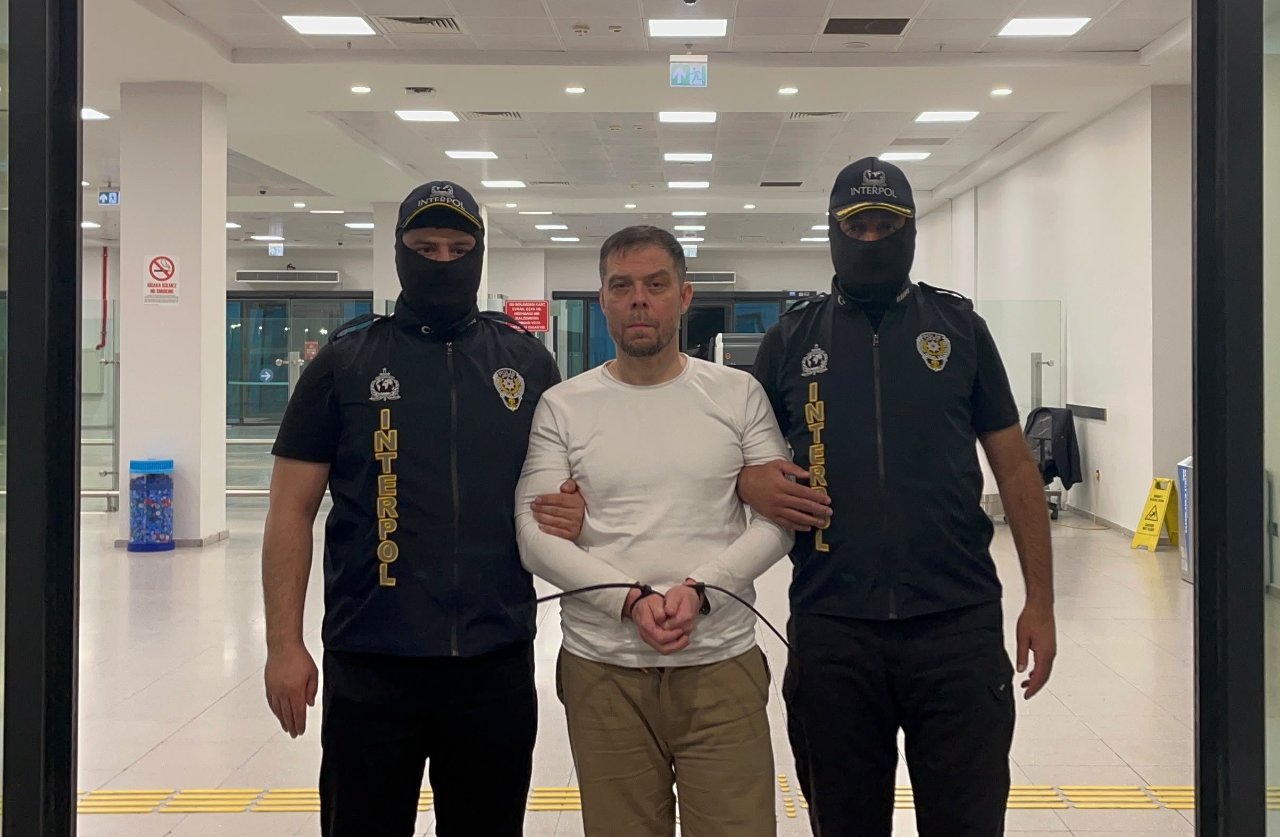 Türkiye'ye iade edilen organize suç örgütü elebaşı Serkan Kurtuluş İstanbul'a getirildi