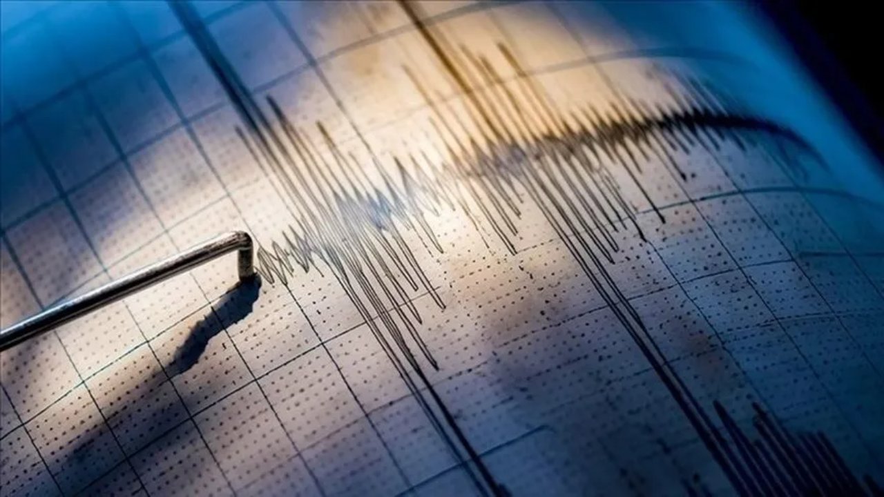 Endonezya'da 7.5 büyüklüğünde deprem! 
