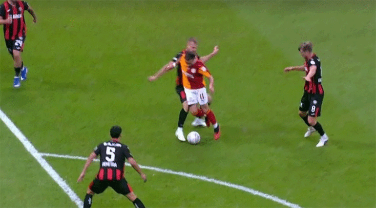 Galatasaray maçının hakem kararlarına nokta koydular: “Hiç şüphe yok kırmızı kart”