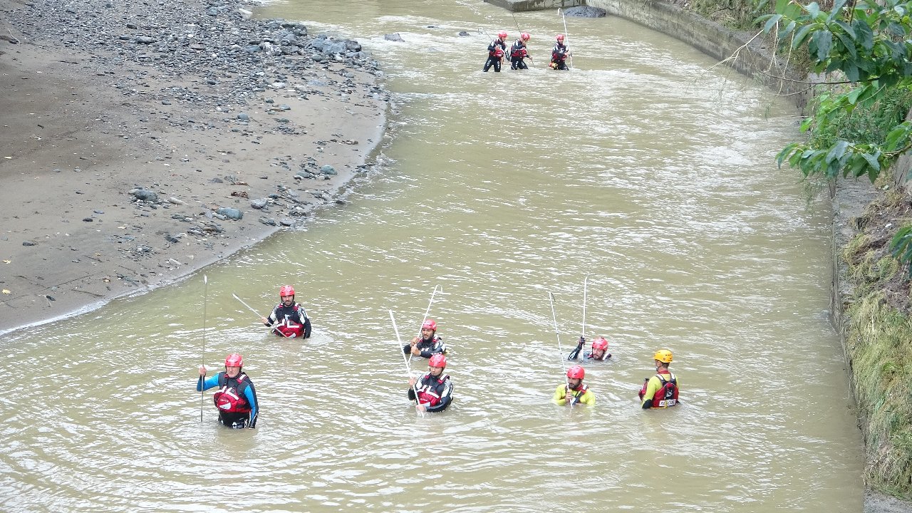 Giresun'da selde kaybolan 2 kişiyi arama çalışmaları sürüyor