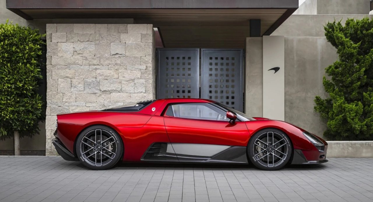 McLaren’den 34 yıl sonra bir ilk: Manuel vitesli süper otomobil ortaya çıktı