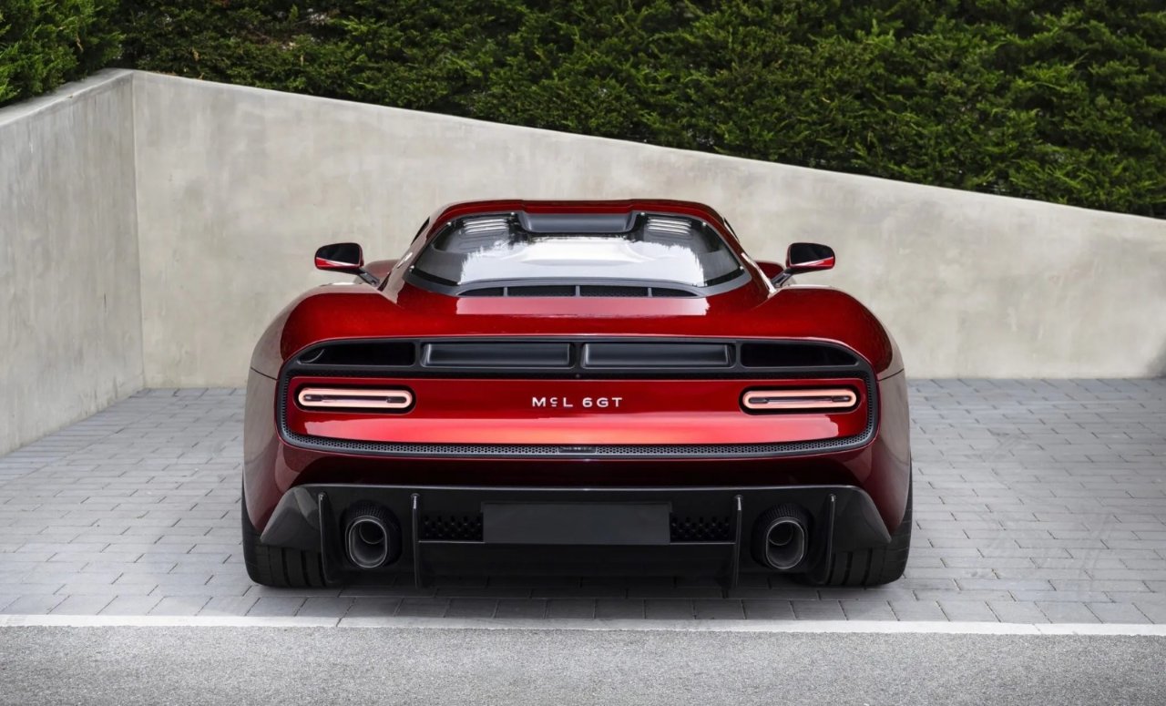 McLaren’den 34 yıl sonra bir ilk: Manuel vitesli süper otomobil ortaya çıktı