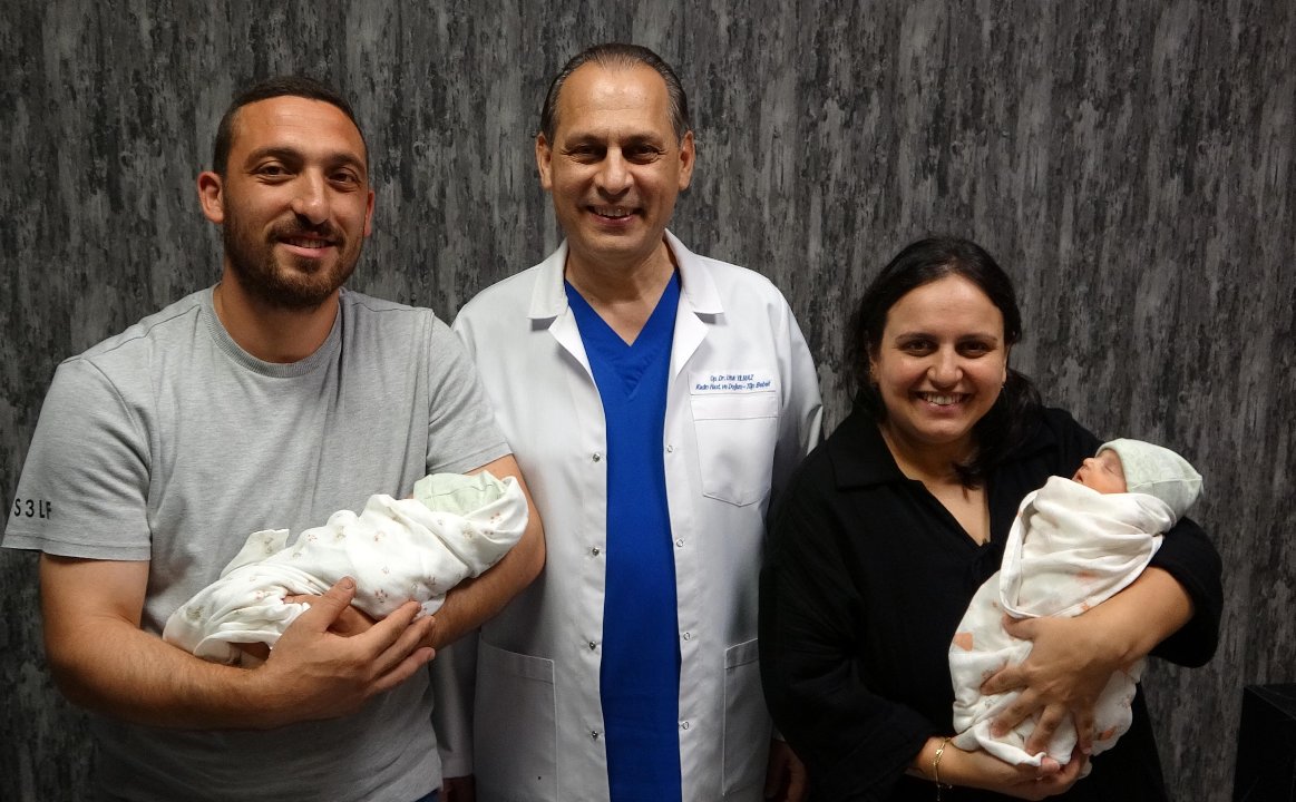 Milyonda bir görülen doğum! 3 tüp bebek tedavisinin ardından ikizleri oldu