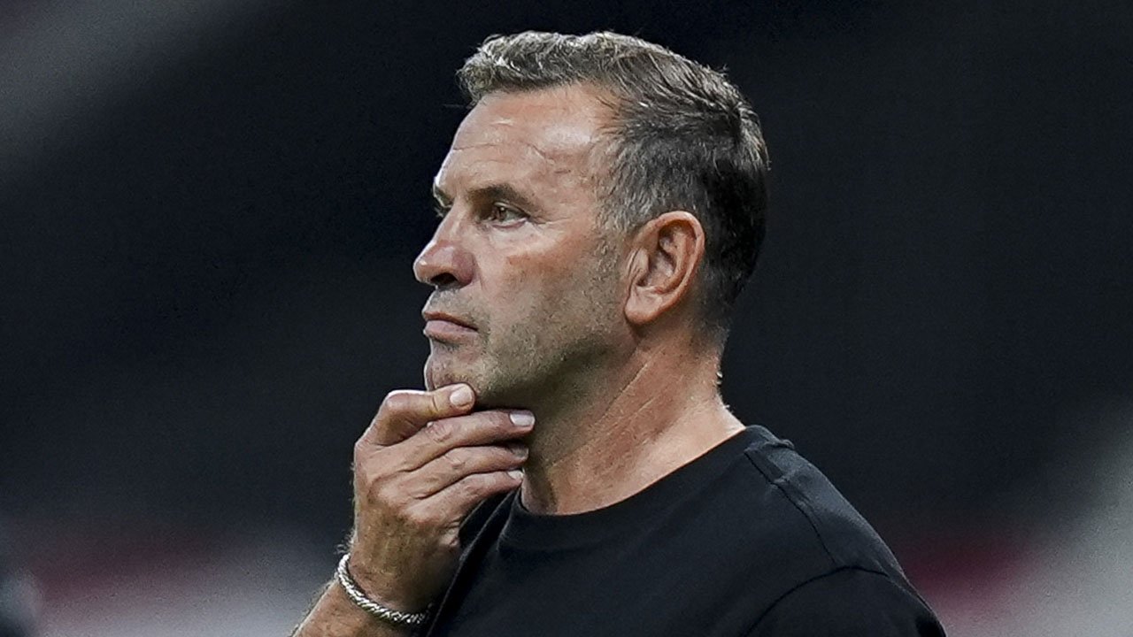 Okan Buruk, 3 bölgeye acil transfer istedi: 