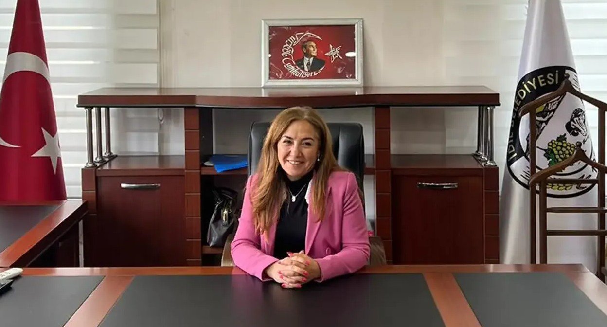 Rozetini Cumhurbaşkanı Erdoğan taktı! İşte AK Parti tarihine geçen belediye başkanı