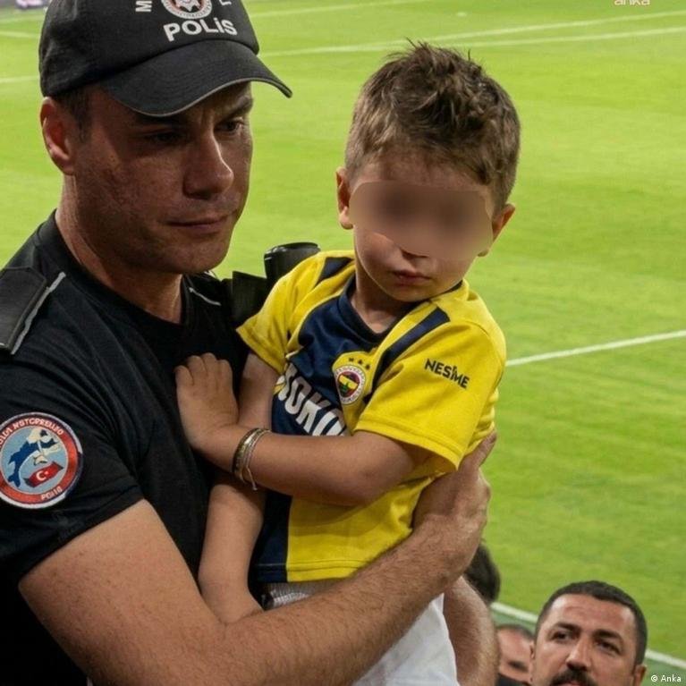 4 yaşındaki çocuğun forması rahatsız etti! Statları holiganlıktan arındırmalıyız