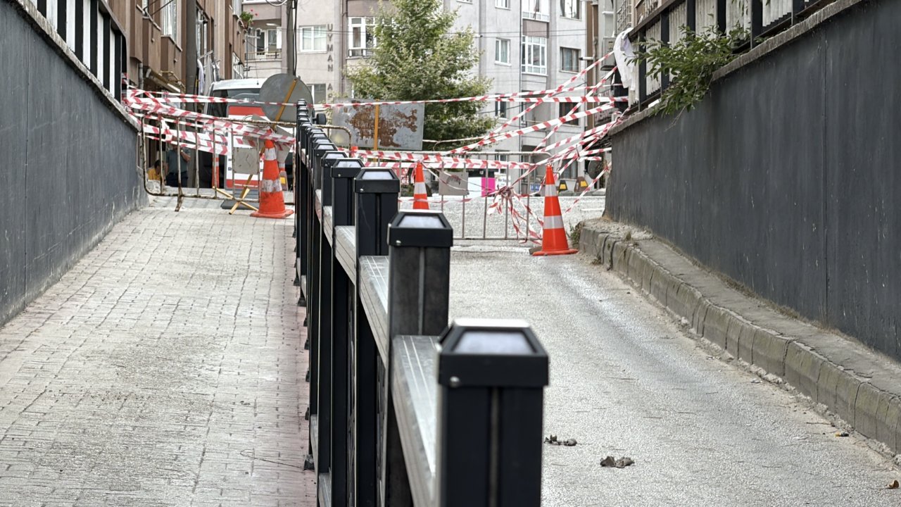 Bolu'da faciadan dönüldü! Alt geçidin tavanı çöktü, yol trafiğe kapandı