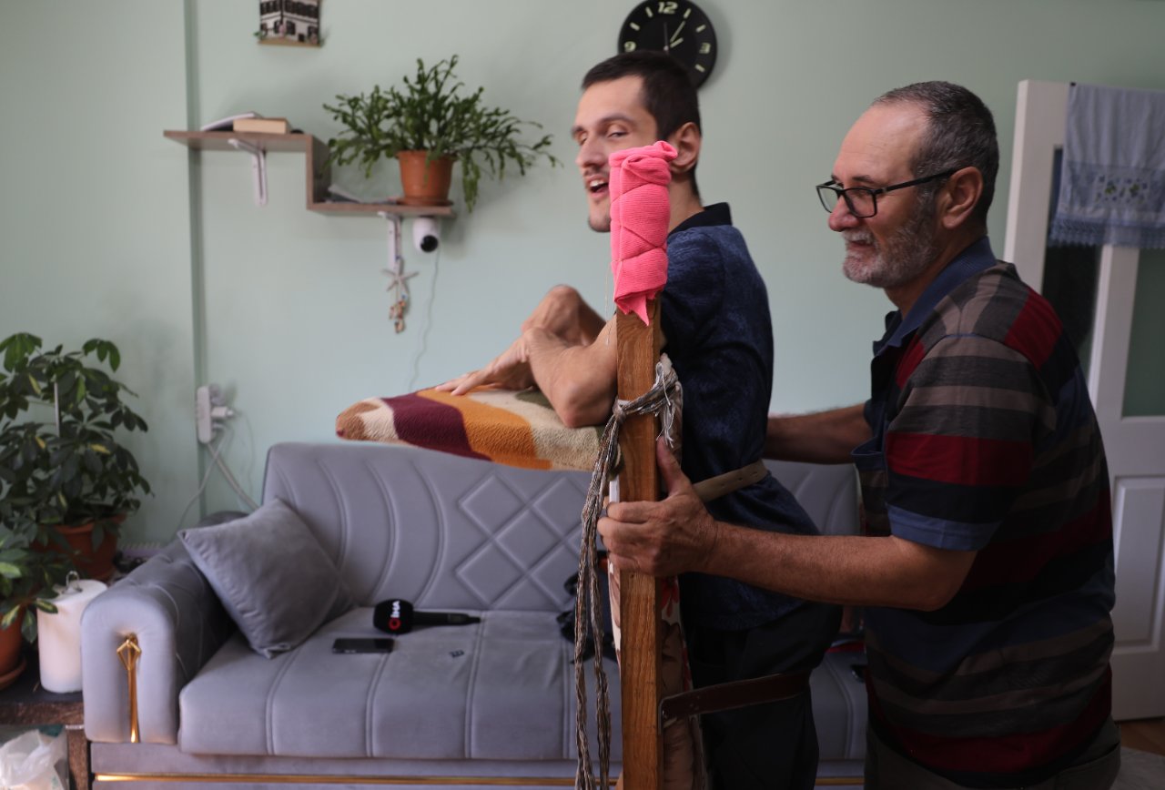 Evlada adanmış bir ömür! 26 yıllık sevgi yürekleri ısıttı: Herkes ‘Örnek baba’ dedi, O ‘Allah’ın emaneti’