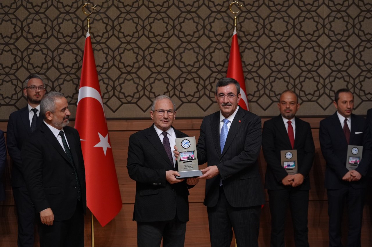 Geleceğe yürüyen çift başlı kartal…