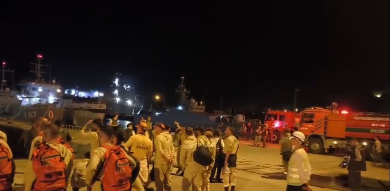 Karadan ulaşılamıyor! Marmaris’te yangına havadan ve denizden müdahale