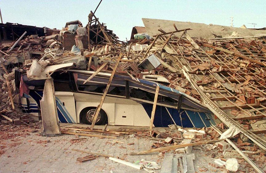 Marmara’da deprem ikilemi! 27 yıl sonra değişti! Osman Bektaş uyardı: Hazırlık M>7 olmalı’