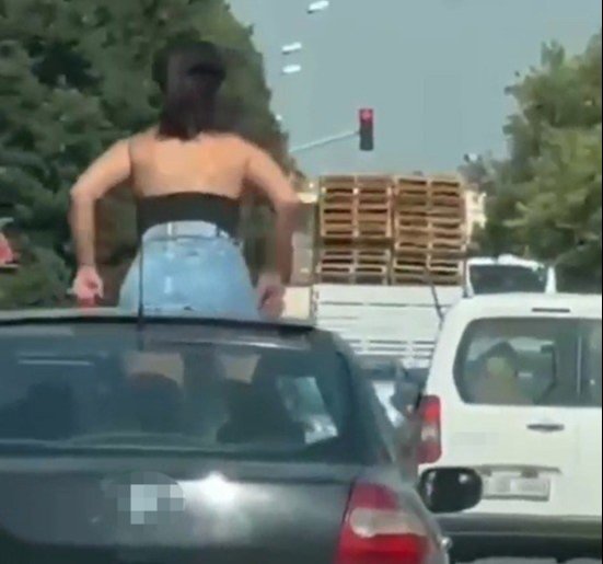 Skandal görüntülere 2 gözaltı! Manisada trafikteki hareketler cezasız kalmadı