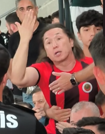 Türkiye bu olayı konuşuyor! Fenerbahçe forması zorla çıkarılan çocuk Lyon maçına davet edildi
