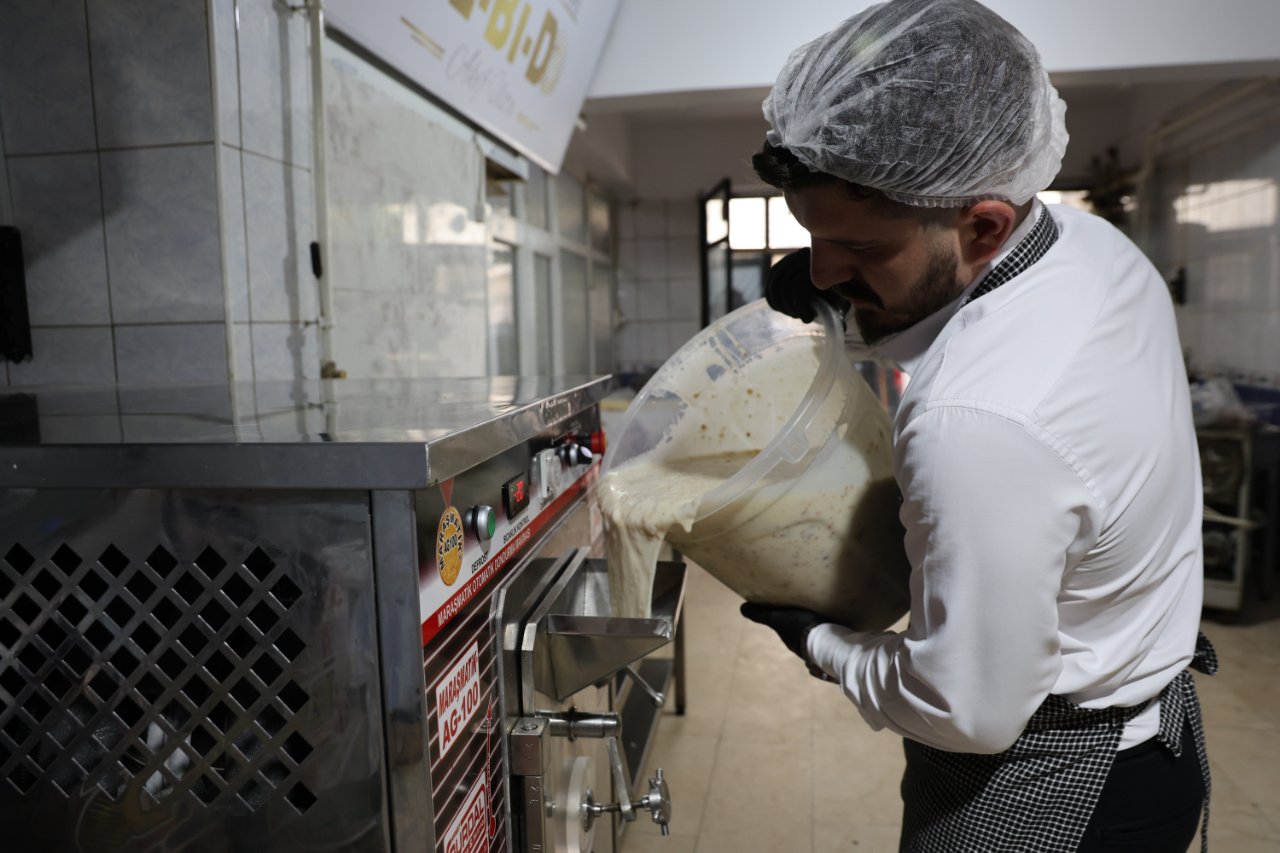 Türkiye’de ilk! Günde 30 kilo satıyorlar, Elazığ’ın coğrafi işaretli lezzet artık dondurmada!