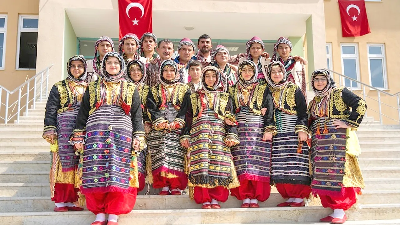 Üç etekten döpiyese: Anadolu kadınının kıyafetiyle mücadele
