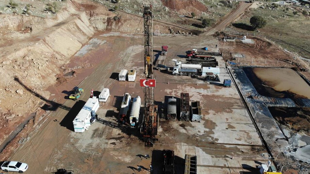 Yılın ilk yarısında: 1,6 milyar metreküp doğalgaz, 23,1 milyon varil petrol çıkarıldı