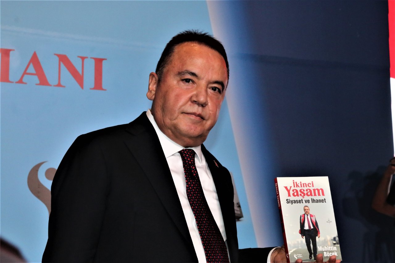Başkan Böcek ve bürokratların yolsuzluk paniği: 2,5 milyon lirayı aceleyle iade etti