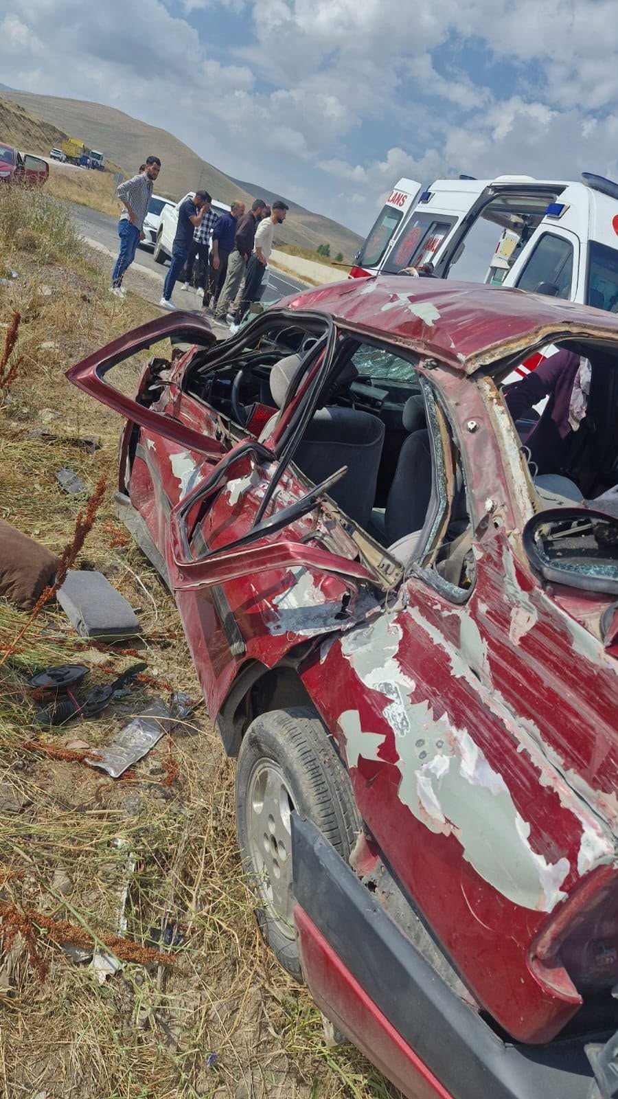 Düğün konvoyu kazaya karıştı! 2 kişi hayatını kaybetti, gelin gözyaşlarına boğuldu