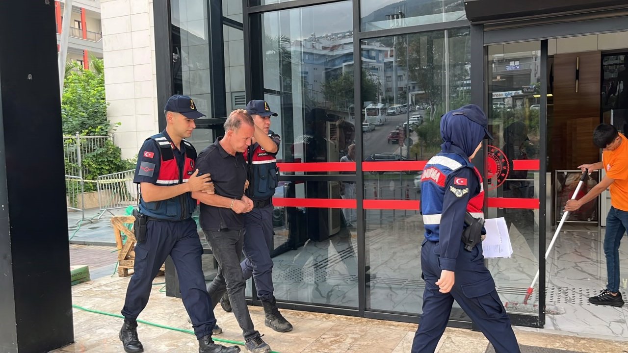 Eşini ve kayınvalidesini yaralayıp intihara kalkıştı! Bir de sosyal medyadan canlı yayın açmış