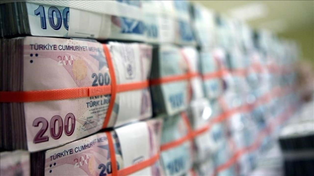 Hazine 101,7 milyar lira borçlandı
