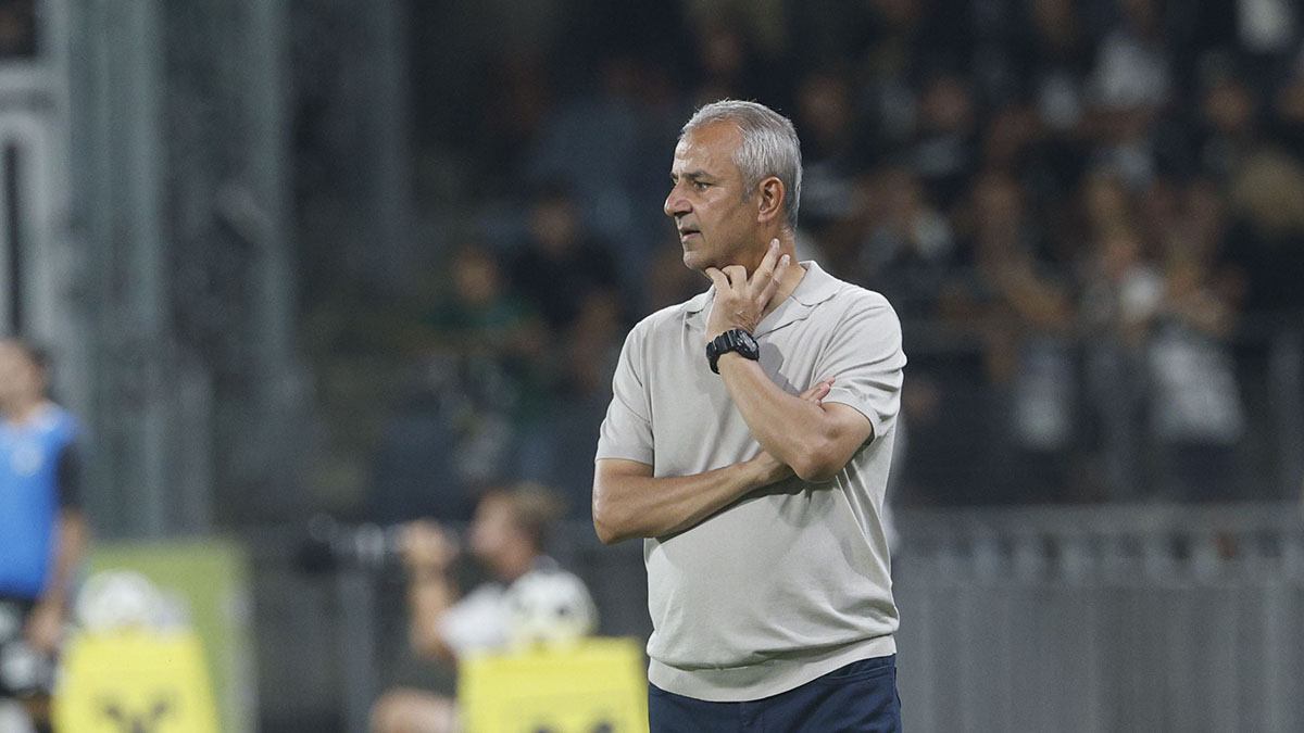 Fenerbahçe Teknik Direktörü İsmail Kartal