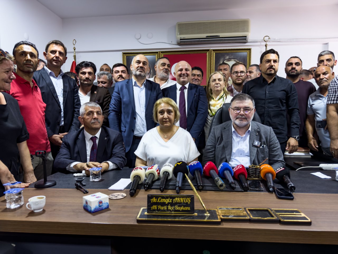 Sonuçların ardından Menderes Belediye Başkan Vekili seçilen Asuman Şen kendisini desteğe gelen AK Parti İzmir İl Başkanı Bilal Saygılı ve MHP İzmir İl Başkanı Veysel Şahin ile AK Parti Menderes İlçe Başkanlığında basın açıklaması yaptı.