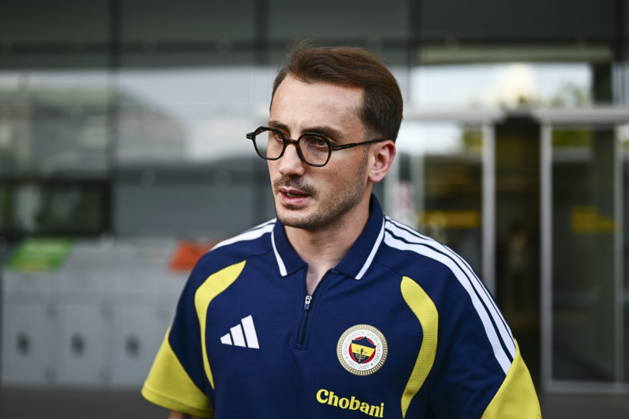 Fenerbahçe, Eylül 2025'te Aktürkoğlu'nun bonservisine 22,5 milyon euro ödedi.