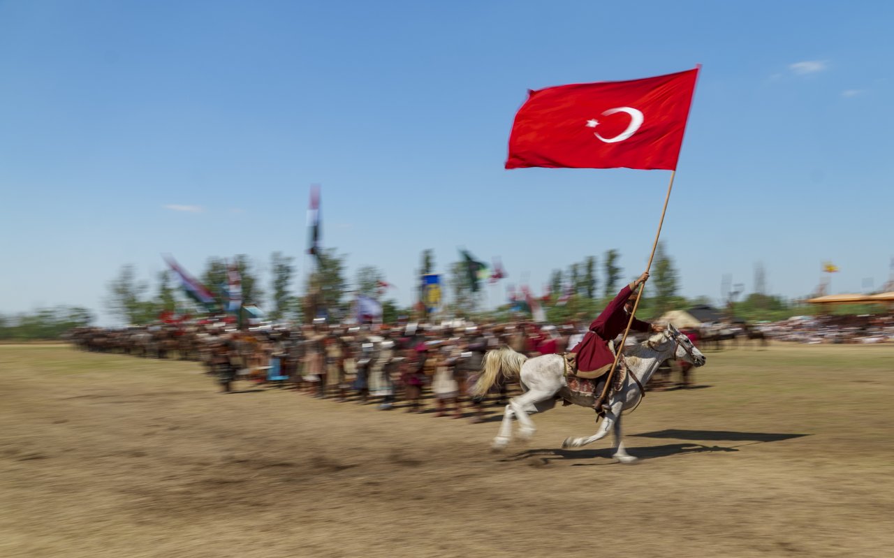 Manas destanı canlandırıldı! Avrupa'nın göbeğinde Hun ve Türk Kurultayı
