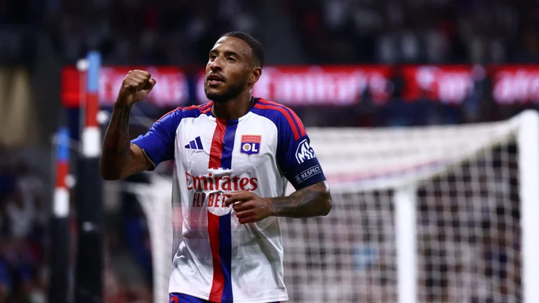 ÖZEL│ Fransız gazeteciler, Fenerbahçe-O.Lyon maçı öncesi Türkiye Gazetesi’ne konuştu: Fenerbahçe’nin kadrosu göz korkutmaya yetiyor