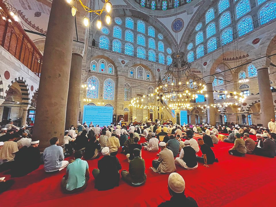 Resulullah âşıklarından büyük ilgi: Mihrimah Camii’nde Hadis şöleni
