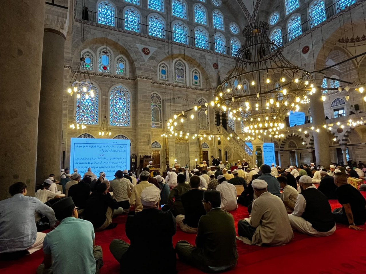 Resulullah âşıklarından büyük ilgi: Mihrimah Camii’nde Hadis şöleni