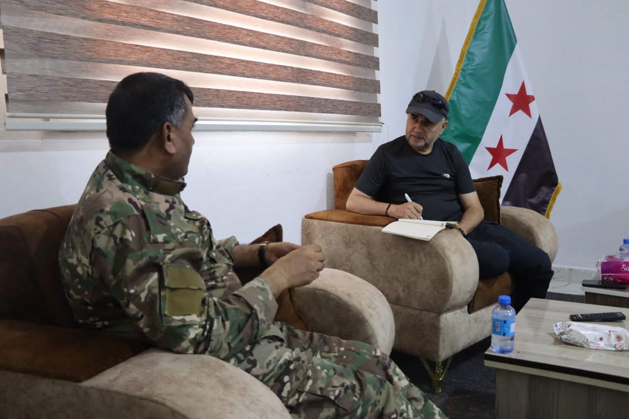 Mahmut Berhudan,  arkadaşımız Yılmaz Bilgen’e  PYD-YPG’nin Suriye’ye nasıl  entegre olacağını ve bundan  sonraki süreçte nasıl bir yol  izleyeceklerini anlattı.