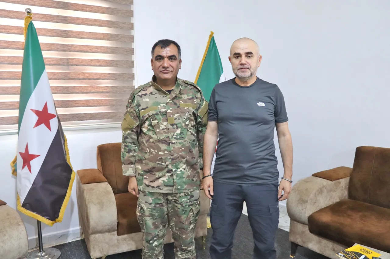 Mahmut Berhudan,  arkadaşımız Yılmaz Bilgen’e  PYD-YPG’nin Suriye’ye nasıl  entegre olacağını ve bundan  sonraki süreçte nasıl bir yol  izleyeceklerini anlattı.