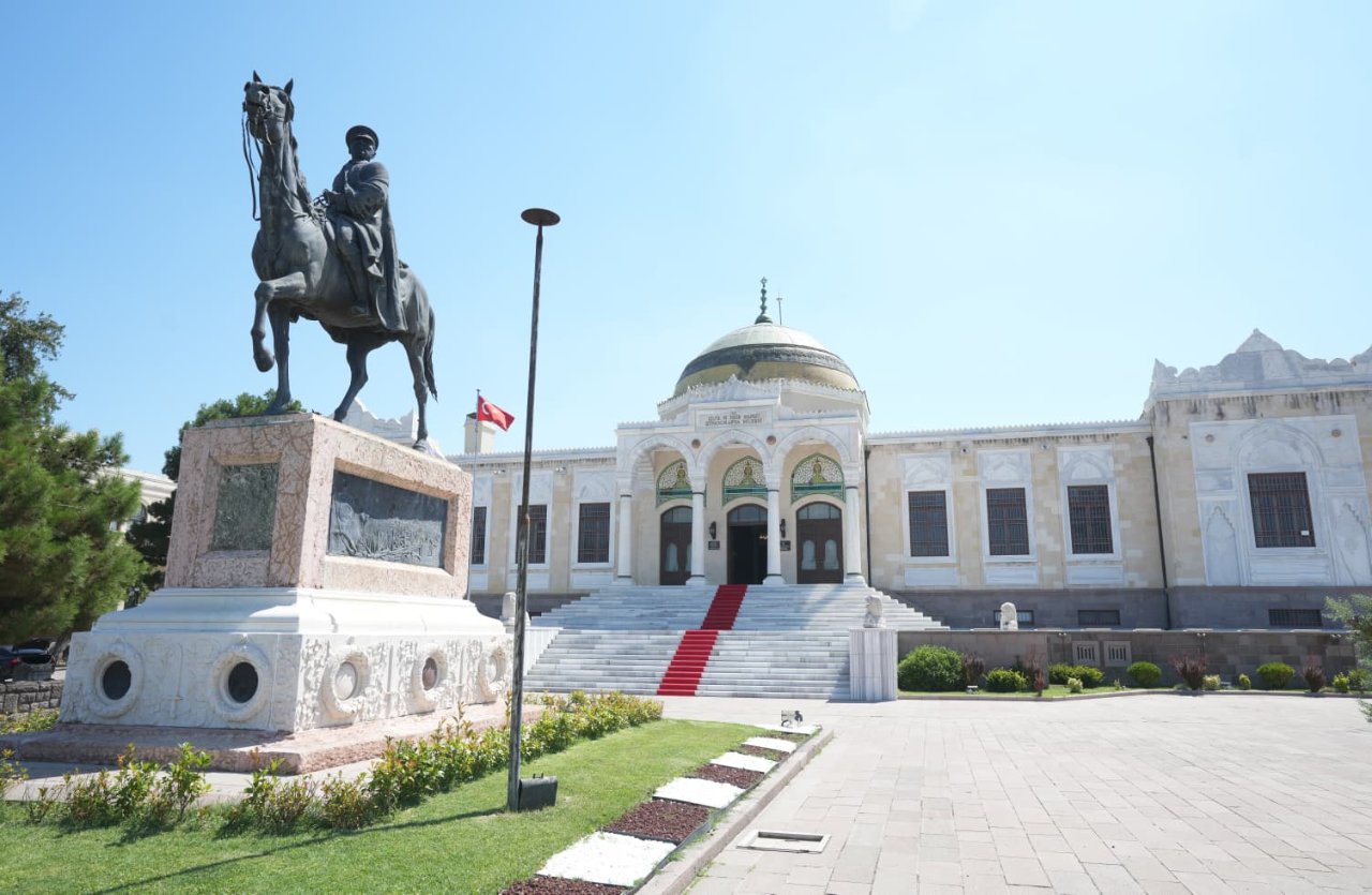 12 bin yıllık tarih 550 takıda buluştu! Takı tarihî Ankarada sergileniyor
