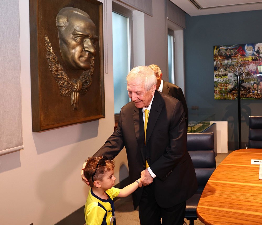 Minik Göktuğ Alımcı, Aziz Yıldırım ile birlikte
